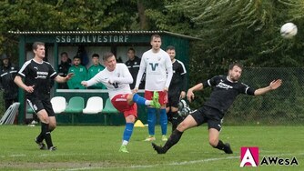 Alexander Marter FC Bad Pyrmont Hagen SSG Halvestorf Fussball Bezirksliga Derby Schuss