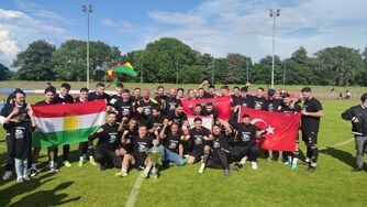 SV Azadi Mannschaftsfoto Kreispokal-Gewinn 2024