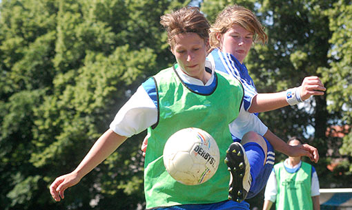 Holzhausens Jennifer Reinhold im Duell mit Jennifer Hayn