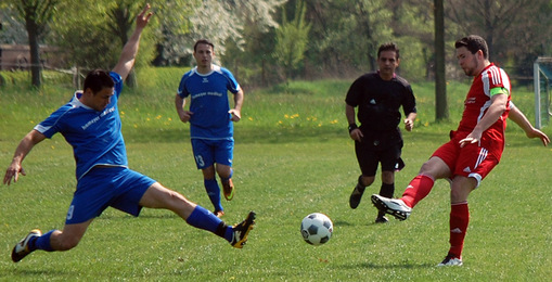 Soner Aslan SV Lachem vs Roman Bendereit VfB Hemeringen Kreisliga Fussball