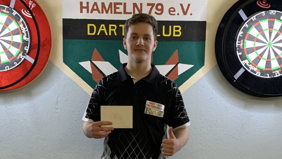 Sascha Stuhlemmer Sieben Zwerge Dart Team Darts Siegerfoto Mittwochsturnier