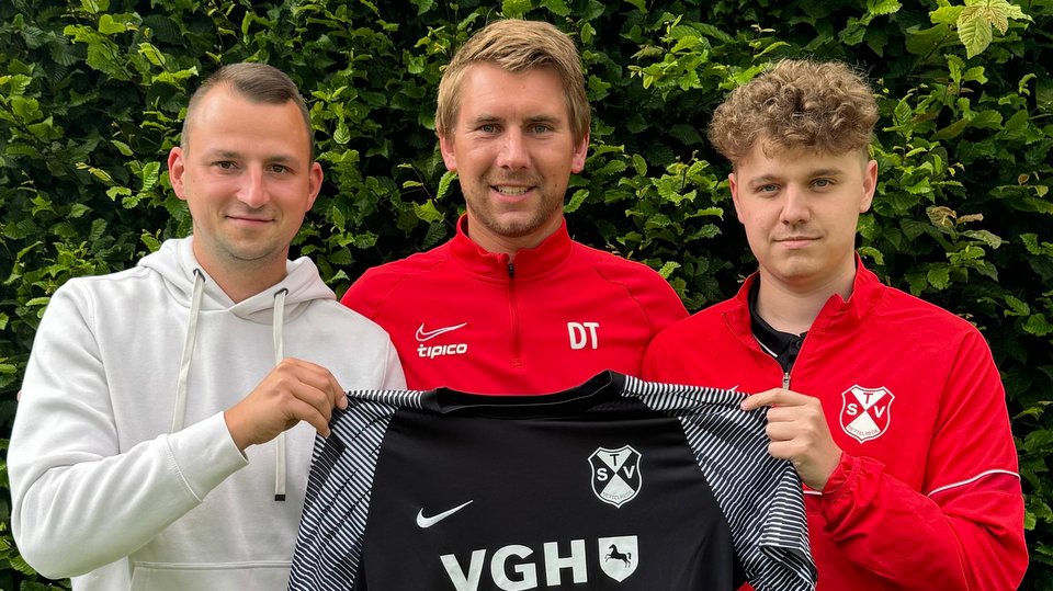 Kevin Hausser Dominik Trotz Kevin Kohl TSV Nettelrede Fussball Kreisliga Wechsel