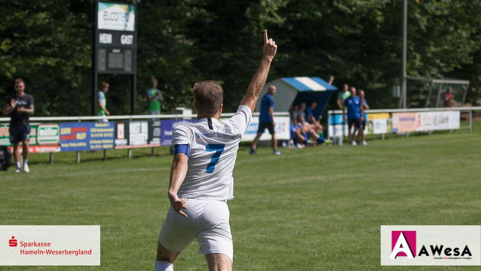 Malte Fitzner BW Salzhemmendorf  Fussball Bezirksliga Torjubel Ruecken